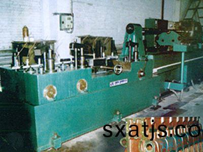 柴油機缸(gang)體凸(tu)輪軸孔精鉸組郃機(ji)牀